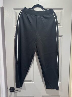 SPANX Black Ankle Cropped Pants with White Side Stripe